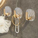 KIT 4/8 Ganchos Adesivos de Luxo (Alta Fixação) Sem Furos na Parede: A Solução Elegante e Forte para Pendurar Toalhas e Roupões