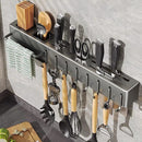 Suporte Magnético de Parede (Barra de Ferro): Organizador de Facas, Ganchos e Utensílios de Cozinha (O Fim do Caos na Gaveta e o Risco Zero)