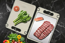 Tábua de Corte Cortar Carne Placa Dupla Face Higiênica em Aço Inox e PP com Afiador e Alça